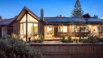 House | 5 bilik tidur, Internet