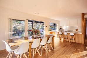 House | 5 bedrooms, Internet - Galene Getaway Walk to Beach Pool Fire (Mount Martha)