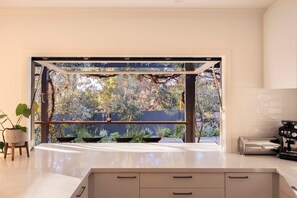 House | 5 bedrooms, Internet - Galene Getaway Walk to Beach Pool Fire (Mount Martha)