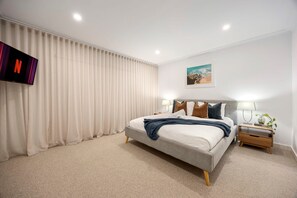 House | 5 bedrooms, Internet - Galene Getaway Walk to Beach Pool Fire (Mount Martha)
