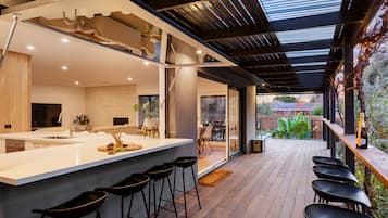 Casa | 5 quartos, acesso à internet de alta velocidade