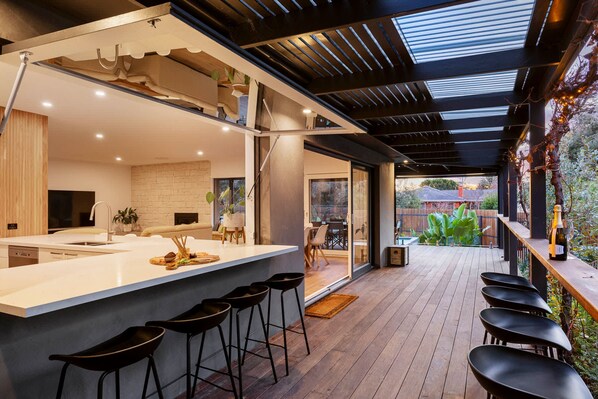 House | 5 bedrooms, Internet