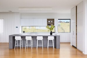 Casa | 4 quartos, acesso à internet de alta velocidade