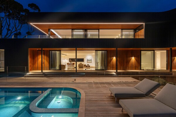 Blanc De Noir Luxe Grandeur Heated Pool And Spa - Mount Martha