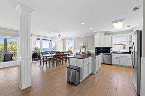 Fridge, microwave, oven, dishwasher - Tranquility on beautiful St. George Island (St. George Island)