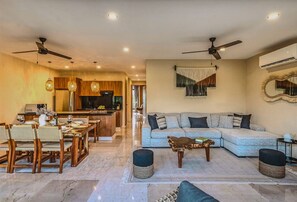 Smart TV - 3BR Deluxe PH w Private Pool + Rooftop (Tulum)