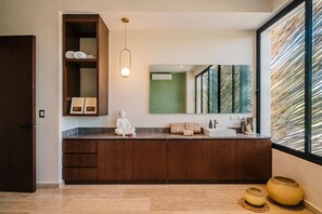 Hårføner og håndklær