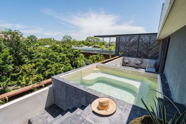 Een verwarmd zwembad