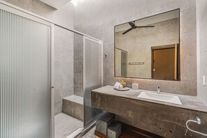 Hair dryer, towels - 4BR Villa w Pool Hot Tub| Free Floating Breakfast (Tulum)