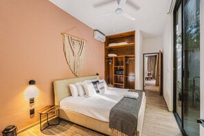 4 bedrooms, iron/ironing board, free WiFi, bed sheets - 4BR Villa w Pool Hot Tub| Free Floating Breakfast (Tulum)