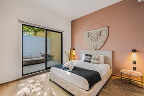 4 bedrooms, iron/ironing board, free WiFi, bed sheets