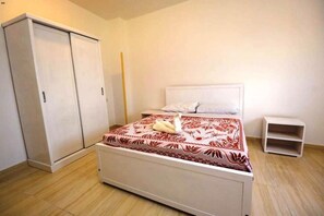 Kamar Double Standar, pemandangan gunung | Seprai premium, tirai kedap cahaya, Wi-Fi gratis, dan seprai linen