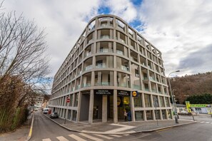 Exterior - Spacious Top-Floor | A/C, Free Parking, 200Mb WiFi (Prague)