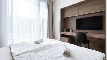 1 bedroom, desk, iron/ironing board, WiFi