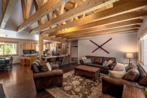 TV, fireplace, DVD player, ping pong - Cedarwood Serenity by Hauserman Rentals (Tahoe City)