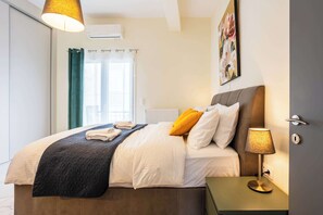 2 Schlafzimmer, Schreibtisch, Bügeleisen/Bügelbrett, Reisekinderbett