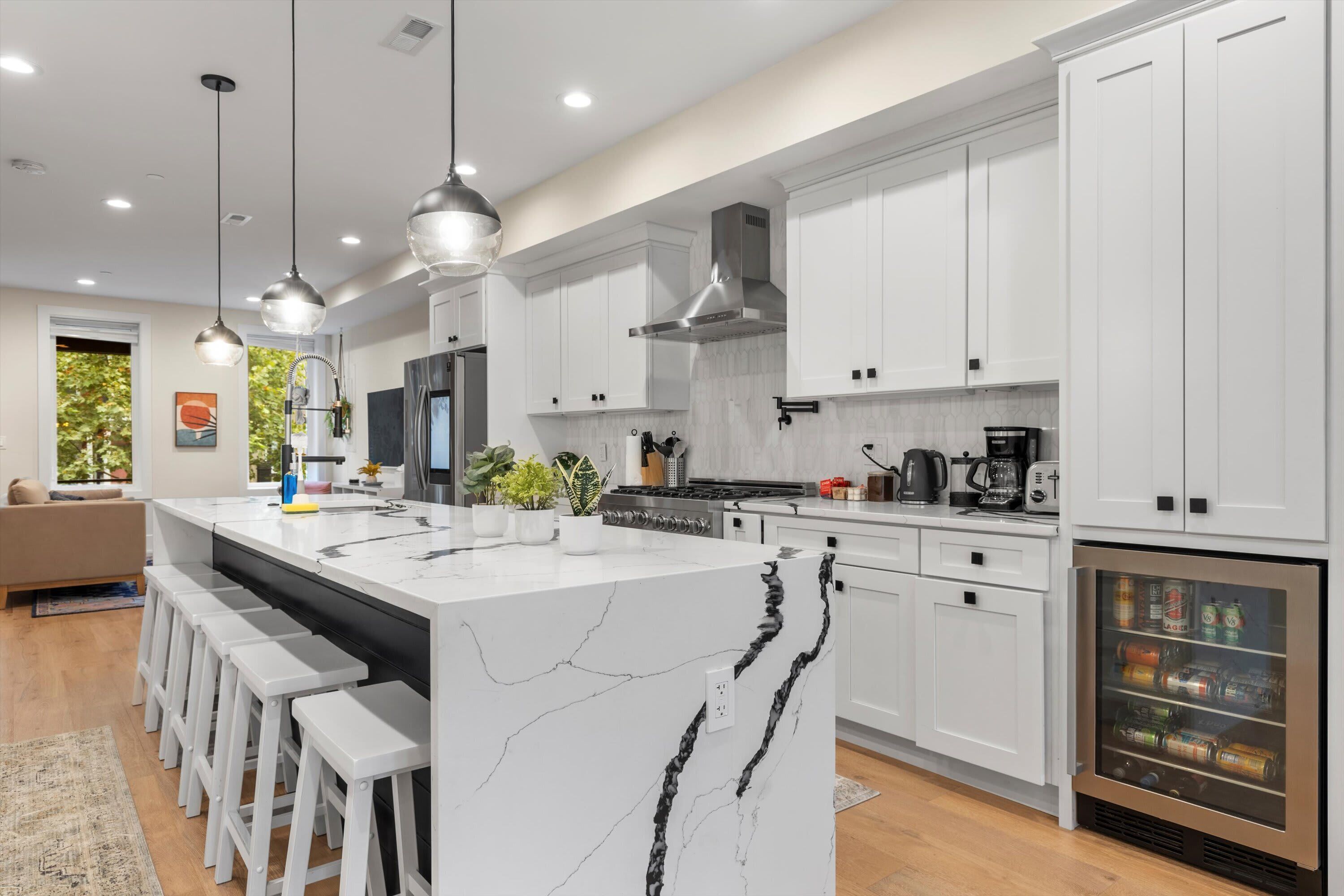 ثلاجة، ميكروويف، فرن، موقد طهي مسطح