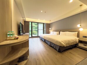 Standard Twin Room, Courtyard View | Down comforters, desk, laptop workspace, soundproofing - MoonShine Inn (Taoyuan City)