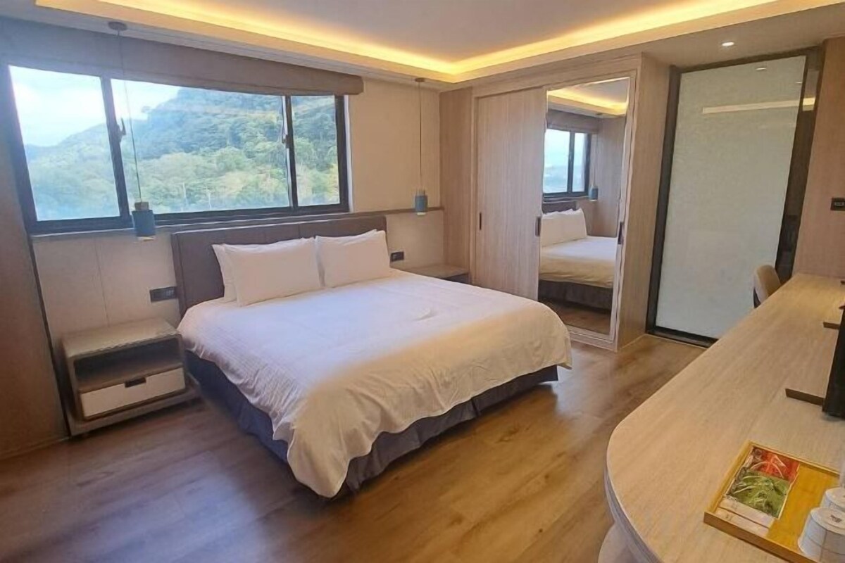 Mountain Veiw Queen Beds
