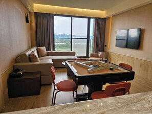 Luxury Apartment, River View | Down comforters, desk, laptop workspace, soundproofing - MoonShine Inn (Taoyuan City)