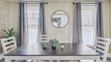 House, 2 Bedrooms | Dining