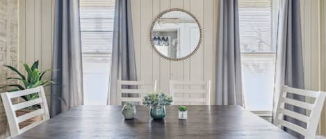 Maison, 2 chambres | Restauration