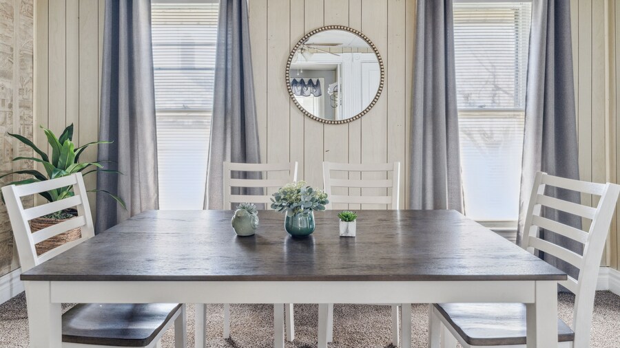 Snug Escape Close To Niagara Falls 2 Bedroom Home