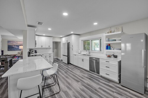 Beautiful Lake View Retreat Drivable To Theme Parks 3 Bedroom Home