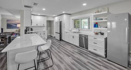 Beautiful Lake View Retreat Drivable To Theme Parks 3 Bedroom Home