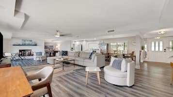 House, 4 Bedrooms | Living area | Smart TV, streaming services