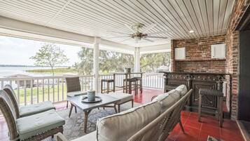 House, 4 Bedrooms | Property grounds