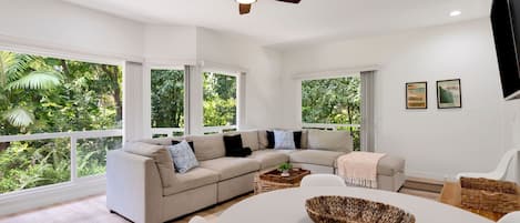 House, 5 Bedrooms | Living area | Smart TV, streaming services