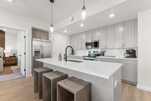 Condo, 3 Bedrooms | Private kitchen | Fridge, oven, coffee/tea maker, toaster - Paradise In The Sand 3 Bedroom Condo (St. George)