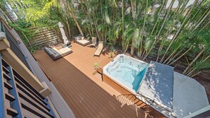 House, 4 Bedrooms | Outdoor spa tub