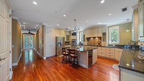 House, 4 Bedrooms | Private kitchen | Fridge, oven, coffee/tea maker, toaster