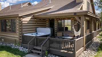 Cabin, 3 Bedrooms | Outdoor spa tub