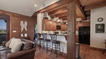 Cabin, 3 Bedrooms | Living area | Smart TV