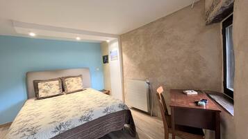 Chambre Double Confort, vue cour intérieure | Wi-Fi gratuit