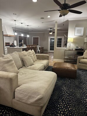 Smart TV, books, music library - Escape to Serenity: Cozy Ranch Style Home with Charming Wrap-Around Porch. (Oxford)