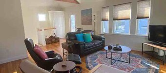 Sunny and spacious 2-BR condo near Hospitals, Universities and Biotechs