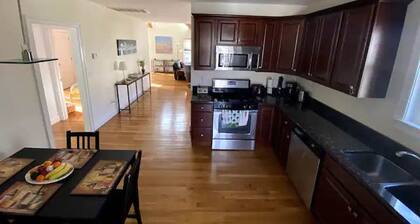 Sunny and spacious 2-BR condo near Hospitals, Universities and Biotechs
