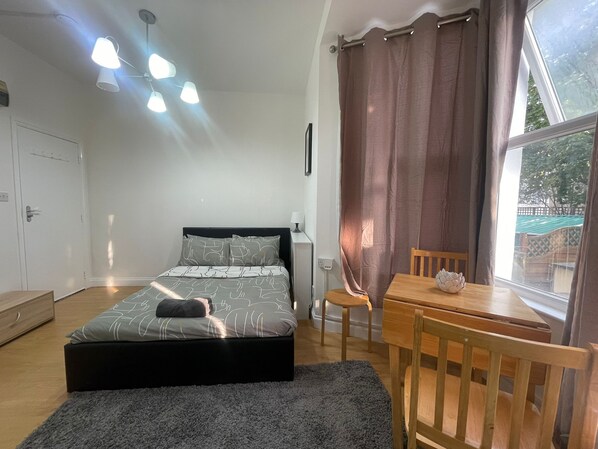 1 Schlafzimmer, WLAN, Bettwäsche