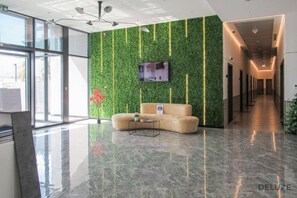 Lobby - Modern Loft-Style Studio at Aria Residence, JVC by Deluxe Holiday Homes (Dubai)