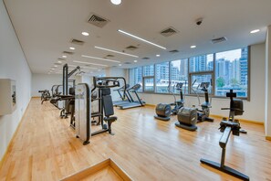 Fitness facility - Cozy 1BR Getaway in Sparkle Tower 3, Dubai Marina (Dubai)