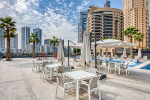 Outdoor dining - Cozy 1BR Getaway in Sparkle Tower 3, Dubai Marina (Dubai)
