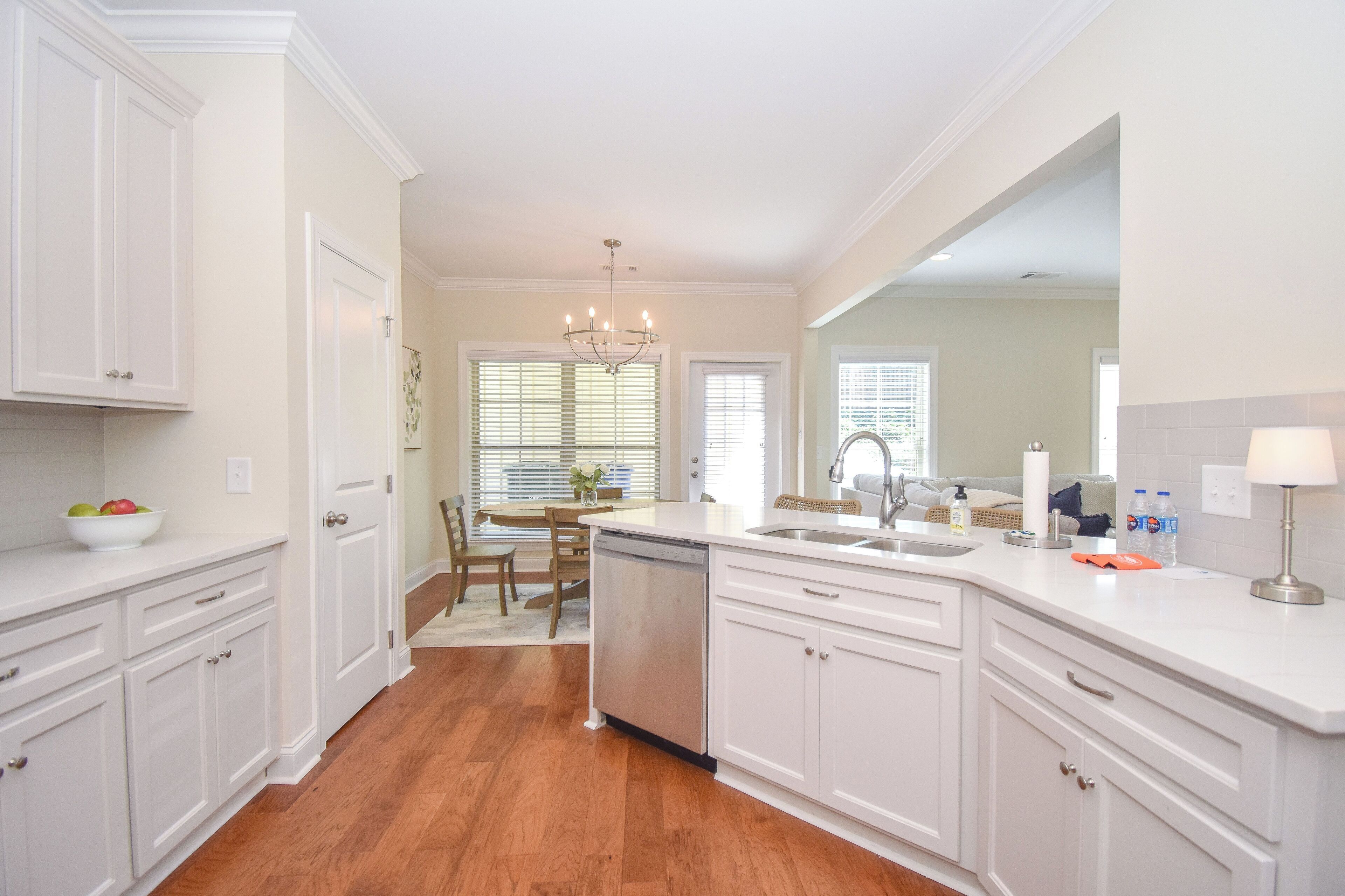 冰箱、微波炉、烤箱、炉灶