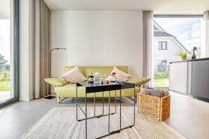 Smart TV, chimenea y estéreo 