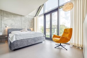 2 habitaciones, tabla de planchar con plancha y cuna de viaje 