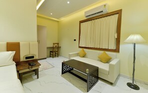 Habitación familiar | 1 habitación, escritorio, insonorización y wifi gratis 