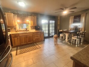 3 quartos, ferros/tábuas de passar roupa, Wi-Fi, roupa de cama